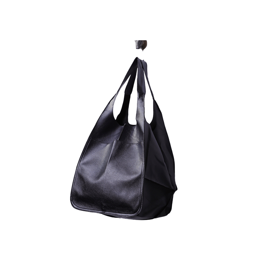 Black ladies handbag with front open pocket