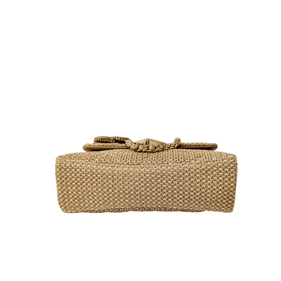 Beige quilting straw ladies handbag with decorative straw flower and triangle enemal hardware