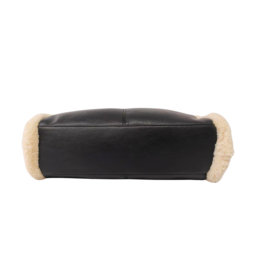 Black ladies tote bag with middle stitching and beige fake fur around the body